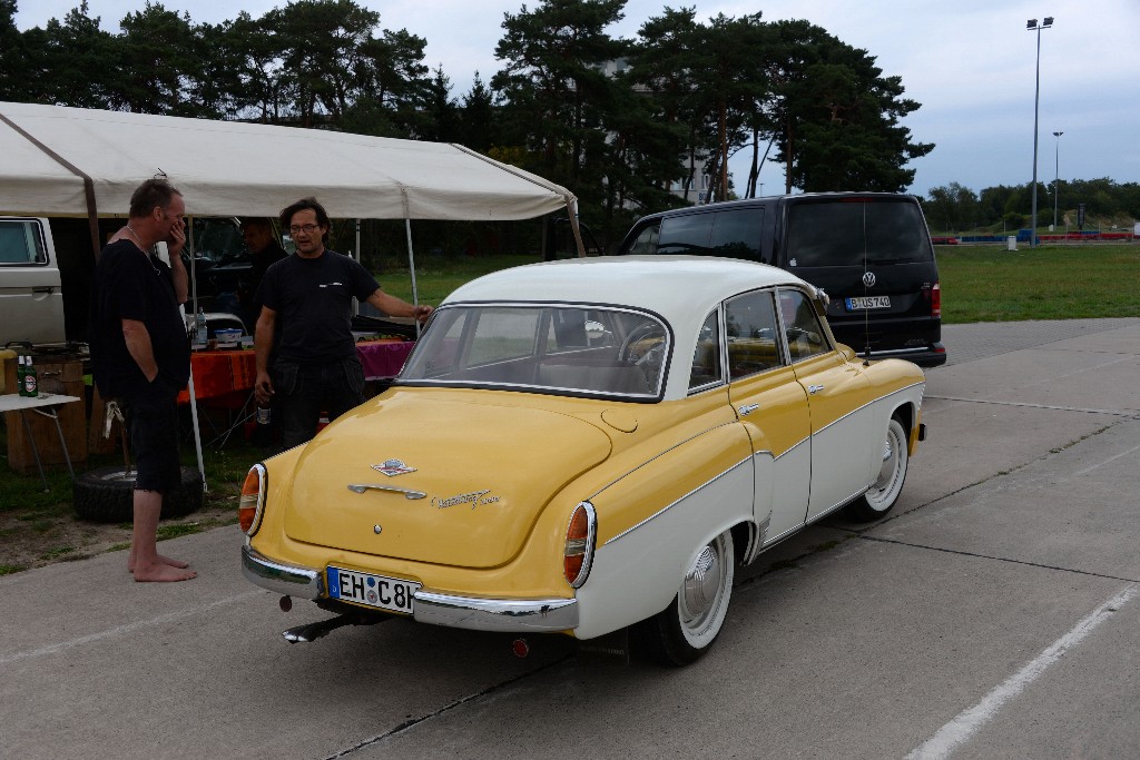 ../Images/VW Bus Festival Berlin 2019 001.jpg